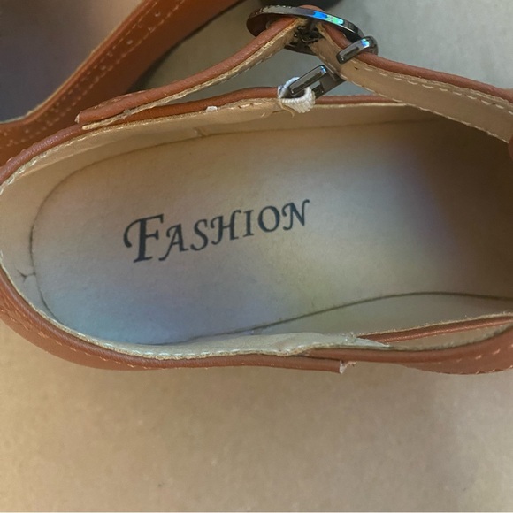 Dadawen Classic T-Strap Heeled Shoes 7.5 EUC - Picture 6 of 10